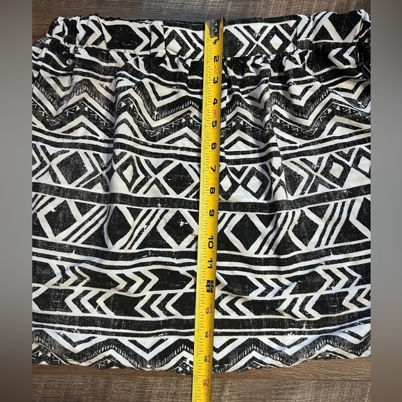 NWT Black and White BCX Skirt - Picture 4 of 8